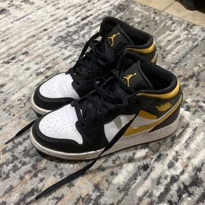 black, yellow, white air jordan’s